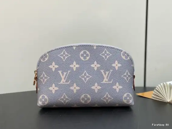 First bag Louis Cosmétique Pochette Vuitton PM 0617